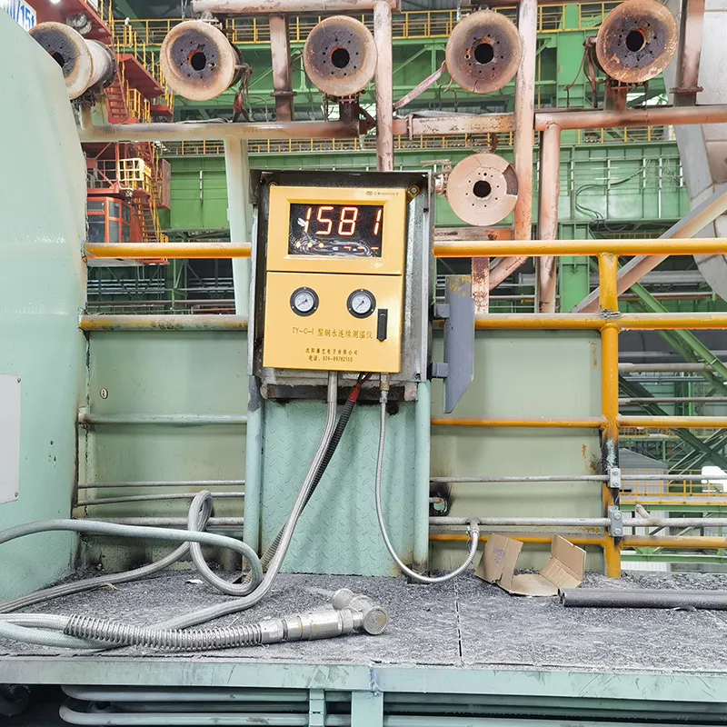 Прибор для непрерывного измерения температуры жидкой стали.3